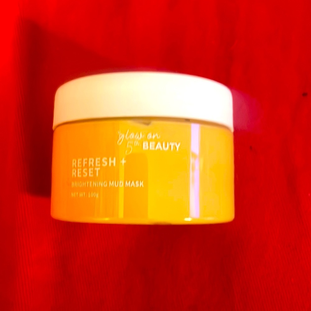 Glow on 5th Beauty Refresh + Reset Brightening Mud Mask